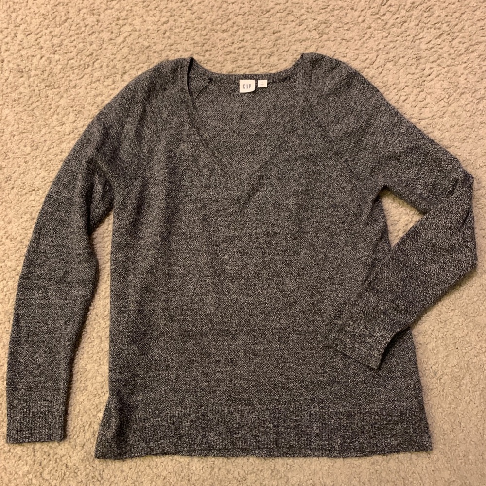 Black/white/gray knit v-neck pullover Gap sweater